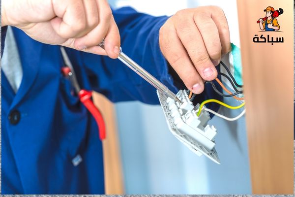 فني تركيب اسلاك الكهرباء بالدمام